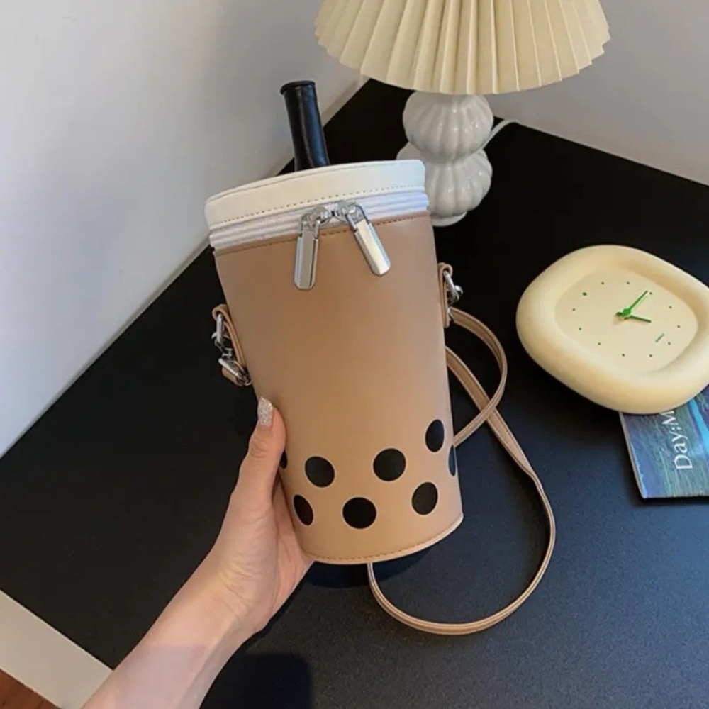 Beautiful Cup and Straw Purse - Picture 2 of 3